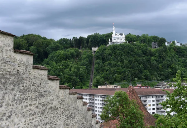 与城堡 Gutsch，瑞士卢塞恩城市景观. — 图库照片