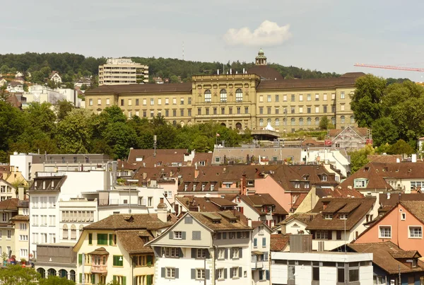 Zürcher Stadtbild vom lindenhof mit eidgenssische technische hochschule zrich, schweiz — Stockfoto