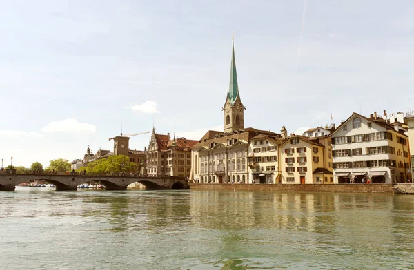 Zurich Cityscape dengan Gereja Fraumunster, Swiss — Stok Foto