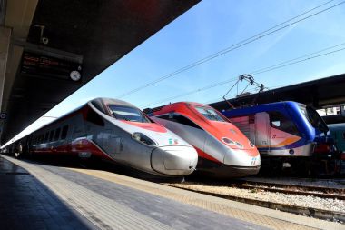 Trenitalia yüksek hızlı trenler Venedik St Lucia tren istasyonunun (di Venezia Stazione Santa Lucia).