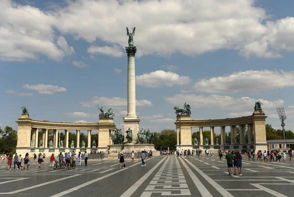  Millennium Anıtı kahramanlar Meydanı Budapeşte, Macaristan.