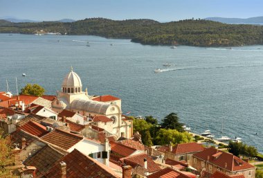 Sibenik eski şehir manzaralı St James Katedrali ve bay, Hırvatistan