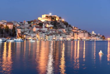 Sibenik kente, gece, Hırvatistan