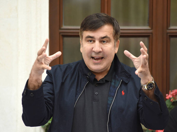  Экс-президент Грузии Михаил Саакашвили выступил перед СМИ возле своего отеля в центре Львова 12 сентября 2017 года
.