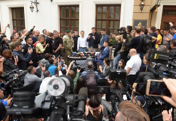  Eski Gürcistan Cumhurbaşkanı Mihail Saakaşvili oteline Lviv Merkezi şehir ortamlarını 12 Eylül 2017 üzerinde konuşuyor.