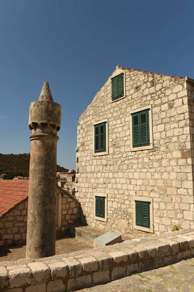Válcová komíny Fumar (fumari) na ostrově Lastovo, Chorvatsko — Stock fotografie