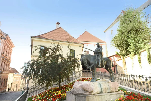 Το άγαλμα του Αγίου Γεωργίου slains Δράκου, Ζάγκρεμπ, Κροατία. — Φωτογραφία Αρχείου
