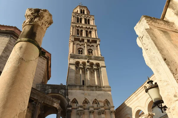 Klocktornet i Saint Domnius-katedralen i Split, Kroatien — Stockfoto