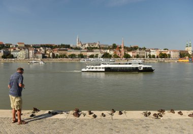 Tuna Bankası Memorial Budapeşte ' Ww2 sırasında Faşistler tarafından öldürülen Yahudi halkı için ayakkabı. 