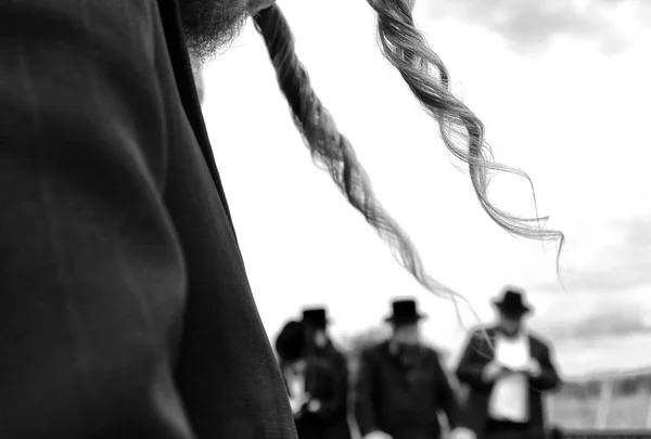 Orthodoxe joodse bidt, Joden, jodendom, chassidim, Bw — Stockfoto
