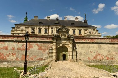 Pidhirtsi Kalesi, Lviv bölgesi, Ukrayna. Pidhirtsi kale ren