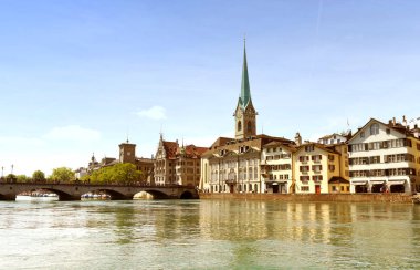 Zürih cityscape ile Fraumunster Kilisesi, İsviçre