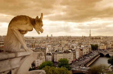 Bir taş iblis çirkin yaratık, Notre Dame Katedrali, Paris heykele