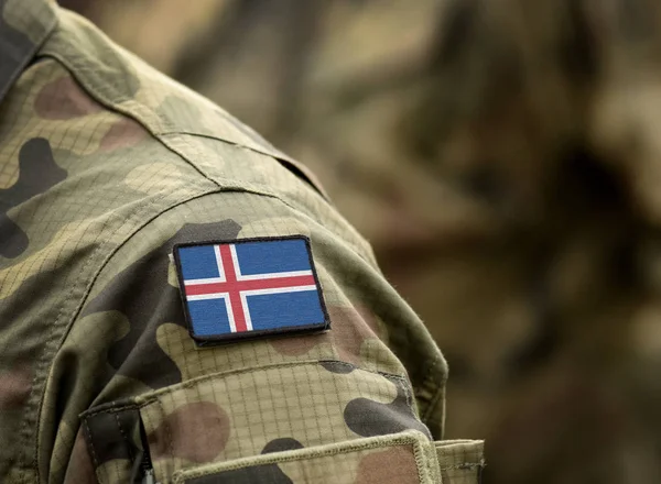 Askeri üniformalı İzlanda bayrağı. Ordu, askerler, askerler.. — Stok fotoğraf
