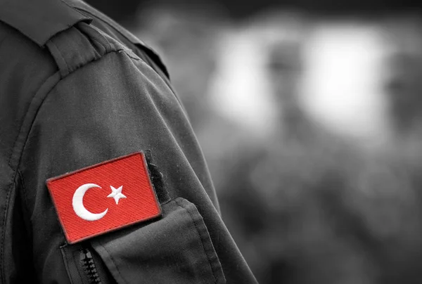 Türkische Flagge auf türkischer Armeeuniform. Truppenteile. — Stockfoto