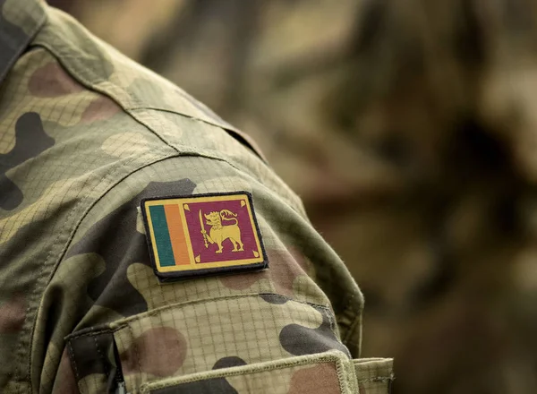 Flagge von sri lanka auf Militäruniform. Armee, Streitkräfte — Stockfoto