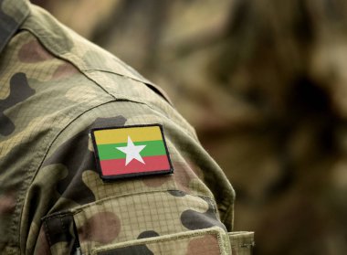 Myanmar bayrağı ve askeri üniformalı Burma olarak da bilinir.. 