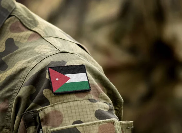 Drapeau de Jordanie en uniforme militaire . — Photo
