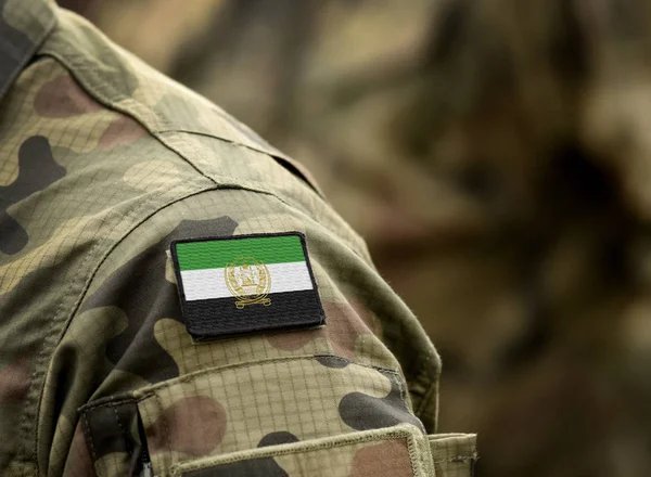 Bandera del Estado Islámico de Afganistán (1992-2002) sobre uniforme militar — Foto de Stock