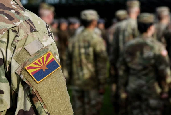 軍の制服にアリゾナ州の旗。アメリカ合衆国。宇佐 — ストック写真