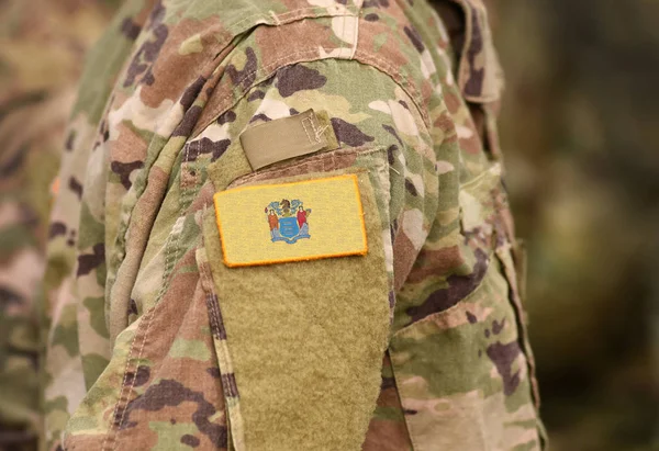 Bandera del Estado de Nueva Jersey en uniforme militar. Estados Unidos . — Foto de Stock