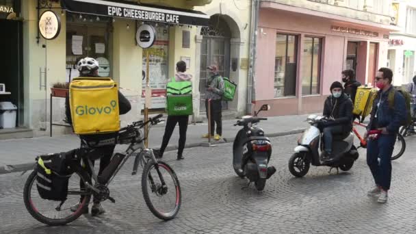 Lviv Ukraine Avril 2020 Livreur Pour Uber Eats Glovo Centre — Video