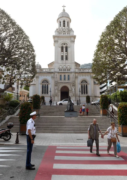 Μονακό Ιουνίου 2019 Άνθρωποι Κοντά Στην Εκκλησία Του Αγίου Καρόλου — Φωτογραφία Αρχείου