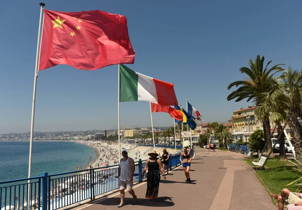Nice França Junho 2019 Pessoas Promenade Des Anglais Nice Bandeira — Fotografia de Stock