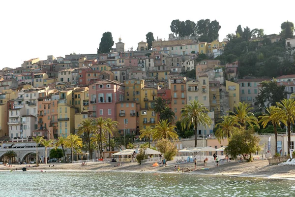 Menton France June 2019 사람들은 프랑스 리비에라 Cote Dazur 해변에서 — 스톡 사진