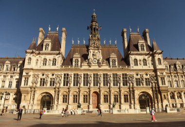 Paris, Fransa - 2 Eylül 2019: Paris, Fransa 'daki Hotel de Ville (Belediye Binası) yakınları.
