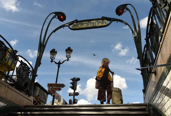 Paris Fransa Eylül 2019 Paris Metrosu Veya Metropolitain Girişi Yakınında — Stok fotoğraf