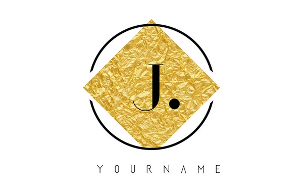 J letra logotipo com textura de folha dourada . —  Vetores de Stock
