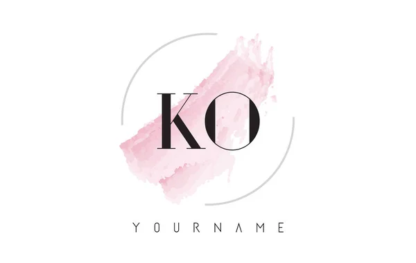 Ko K O aquarel brief Logo ontwerp met circulaire penseelpatroon — Stockvector