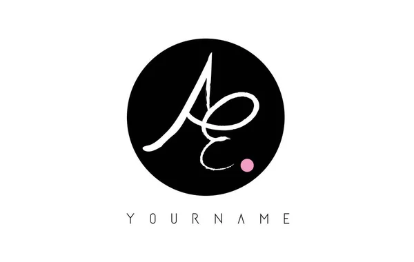 AE fırça mektup Logo tasarımı siyah daire ile el yazısı.