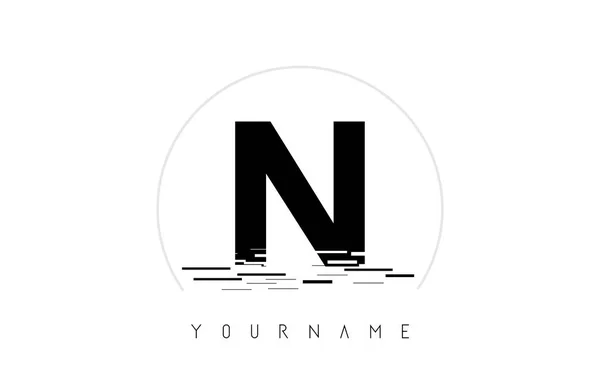 N Conception de logo de lettre noire avec forme circulaire et effet de l'eau — Image vectorielle