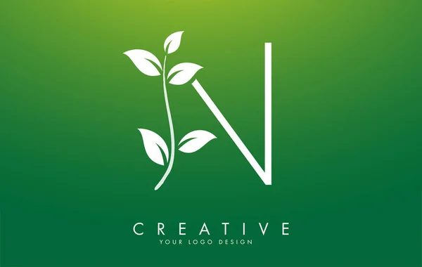 White Leaf Letter Logo Design Con Foglie Ramo Sfondo Verde — Vettoriale Stock