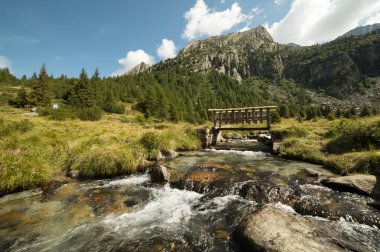 İtalyan dağlarının yaz manzarası