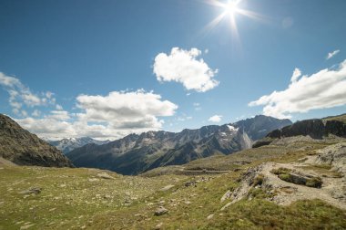 Yazın İtalyan Alpleri manzarası