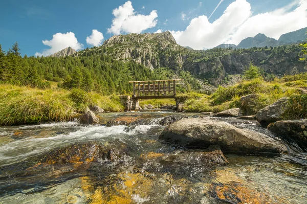 Letni Krajobraz Włoskich Gór — Zdjęcie stockowe