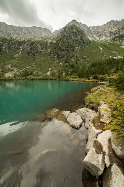 イタリアの山の夏の風景 — ストック写真