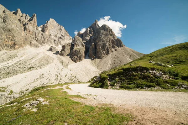 Πεζοπορία Στην Φύση Των Ιταλικών Alp — Φωτογραφία Αρχείου
