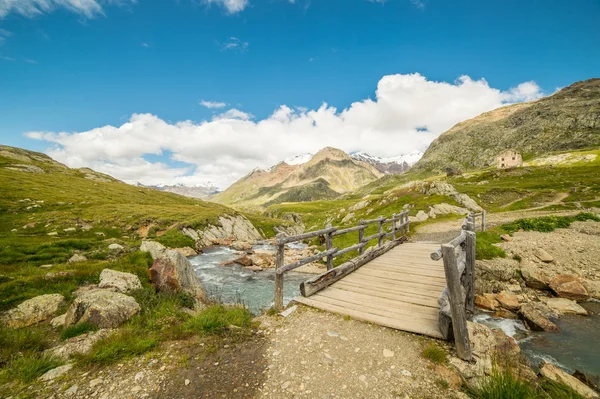 Italian Alppien Maisema — kuvapankkivalokuva