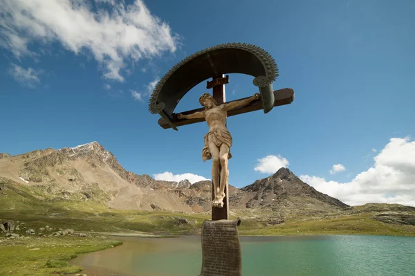 Crucificado Nas Montanhas — Fotografia de Stock