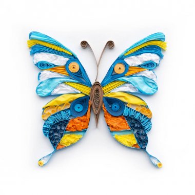 Şirin quilling beyaz arka plan üzerinde renkli öğe kelebek. El yapımı kağıt dekorasyon.