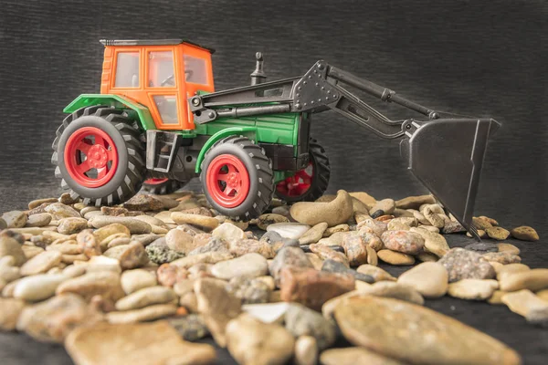 Schönes Spielzeugmodell des bunten Traktors — Stockfoto