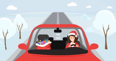 Noel Baba şapkalı kız resimli araba kullanıyor. Noel kostümlü bir kadın elinde hediyelerle arabanın ön koltuğunda oturuyor. Şenlikli Noel giysileri içinde kadın sürücü karakteri, kış karlı yolu.