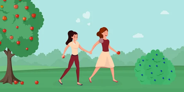 Ragazze che corrono in giardino illustrazione piatta. Amici di sesso femminile godendo zona di campagna relax personaggi dei cartoni animati. Allegro coppia lesbica appuntamento romantico, raccolta di mele mature vicino albero da frutto — Vettoriale Stock