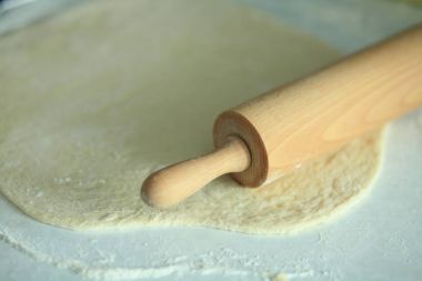 hamur ve ahşap oklava