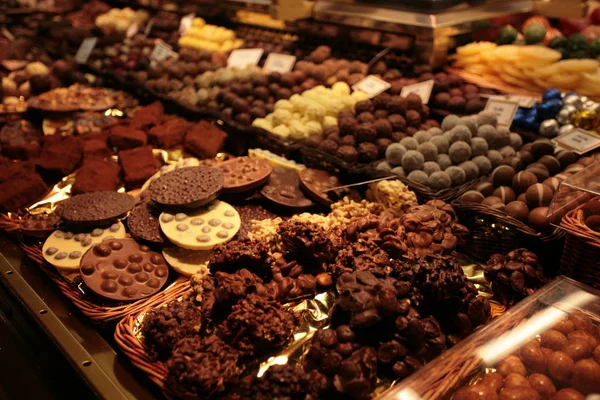 Venda de chocolate no mercado — Fotografia de Stock