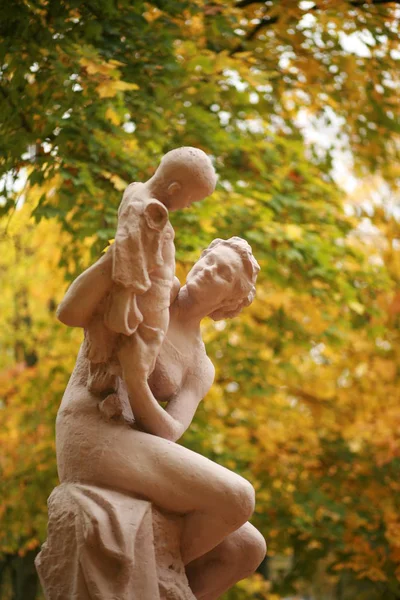 Anne ve çocuk Anıtı